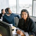 Support team collaborating efficiently thanks to a community forum reducing repetitive tickets